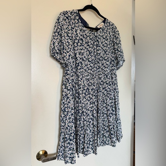 NWT Floral Print Listicle Short Sleeve Tiered Mini Dress with Pockets. Large - Picture 1 of 9